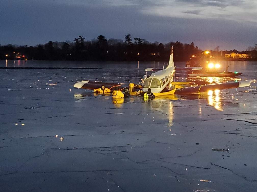 PCTRT's tweet photo. Making progress in Halifax, attempting to remove the plane from the water. @halifaxfire reports no injuries. Ongoing incident since around noon. https://t.co/wESXBflOoC