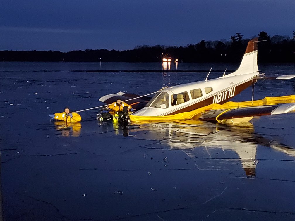 PCTRT's tweet photo. Making progress in Halifax, attempting to remove the plane from the water. @halifaxfire reports no injuries. Ongoing incident since around noon. https://t.co/wESXBflOoC