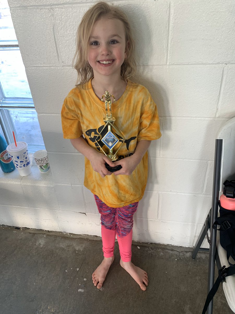 CSCTigersharks's tweet photo. Our sweet Anna-Charlotte Harrington won second place in the 6 and Unders Pentathlon in the Come Meet Santa Meet in Mexico, MO! #CSCProud #GoTigersharks 🐯🦈 https://t.co/9lgfRbVw3d