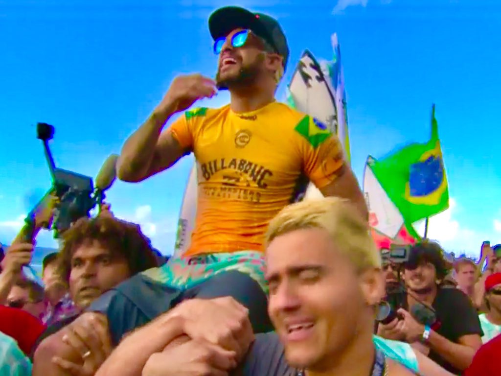 hotsandusa's tweet photo. 12/19 @hotsandusa (SANTA CRUZ CA) #quiksurfcheck Congrats @ferreiraitalo15, 2019 #BillabongPipeMasters Champion &amp; 2019 World Surfing Champion! 🏆 🥇🇧🇷 Way to bring the 🔥 to #changethenarrative ! #hotsandusa #stoked #italo https://t.co/sGvjqJYF9W