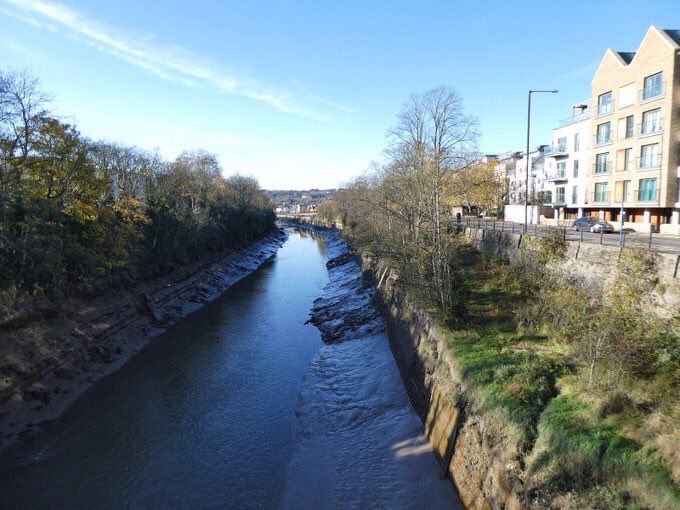 It took five years and 1,000 men to dig the #Bristol New Cut using shovels, picks and explosives. Upon completion in 1809, a banquet was held for the workers, with each given a gallon of ale to celebrate - leading to a massive, drunken brawl between the English and Irish workers.