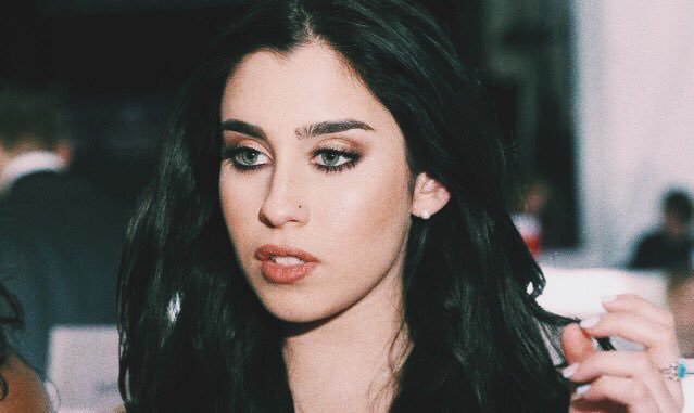 archivingLMJ's tweet photo. perfection at its finest https://t.co/iTvEF2vohO