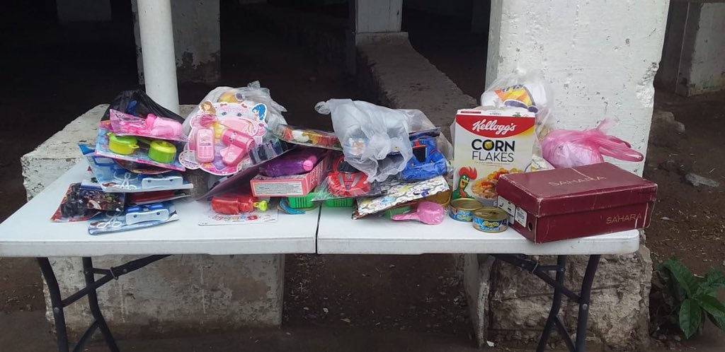 AAlgodoneritos's tweet photo. ¡Regalamos una sonrisa! 😊
Junto al equipo de sóftbol de #LaLoma #Durango realizamos un juguetón navideño.
En un encuentro amistoso, recolectamos juguetes que serán un lindo regalo de navidad para los niños de esta comunidad.
¡Gracias por su apoyo! https://t.co/3L4paHZavz