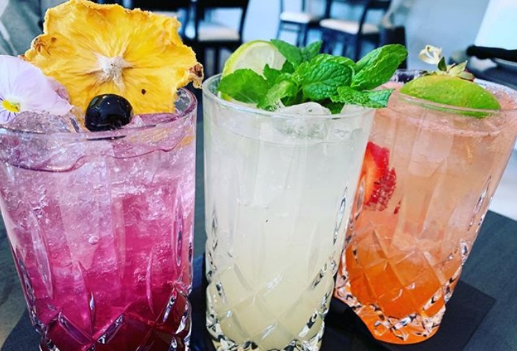 VisitCamarillo's tweet photo. Treat yourself for a refresher or dinner at SLATE Bistro + Craft Bar. What's your favorite drink/dinner item?
.
.
.
#visitcamarillo #camarillo #california #visitcalifornia #venturacounty #vccoast #vcclife #venturacountycoast https://t.co/wpokzcfXaQ