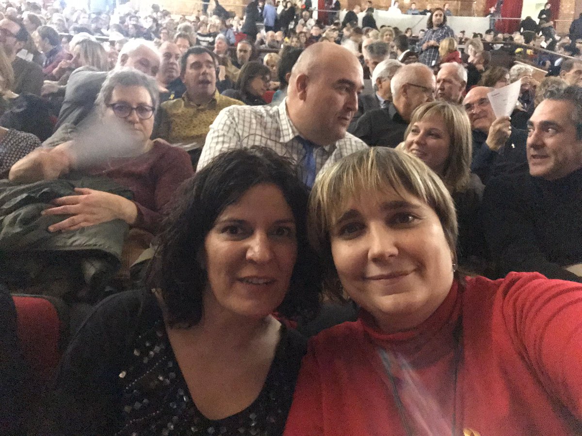 mercarcas's tweet photo. Acte final de la capitalitat de la cultura catalana a #Cervera Un privilegi haver crescut en aquesta ciutat que impregna cultura per tots els seus racons.
Reconeixement a tota la vida cultural cerverina. #cervera2019 https://t.co/GA8y3shIKt