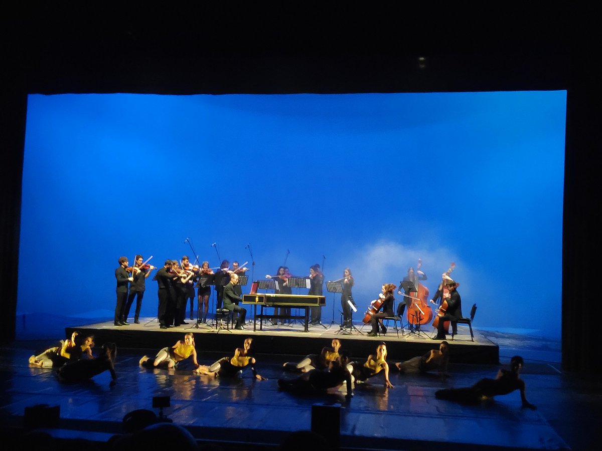 mercarcas's tweet photo. Acte final de la capitalitat de la cultura catalana a #Cervera Un privilegi haver crescut en aquesta ciutat que impregna cultura per tots els seus racons.
Reconeixement a tota la vida cultural cerverina. #cervera2019 https://t.co/GA8y3shIKt