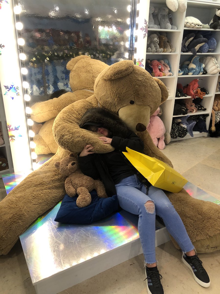 FudgeFudgebear's tweet photo. This absolute slosh pot getting roasted by big frank n ickle Frank ... all they had to do is buy her a new frock and she gave it up!!! https://t.co/pfVzqJiO1W