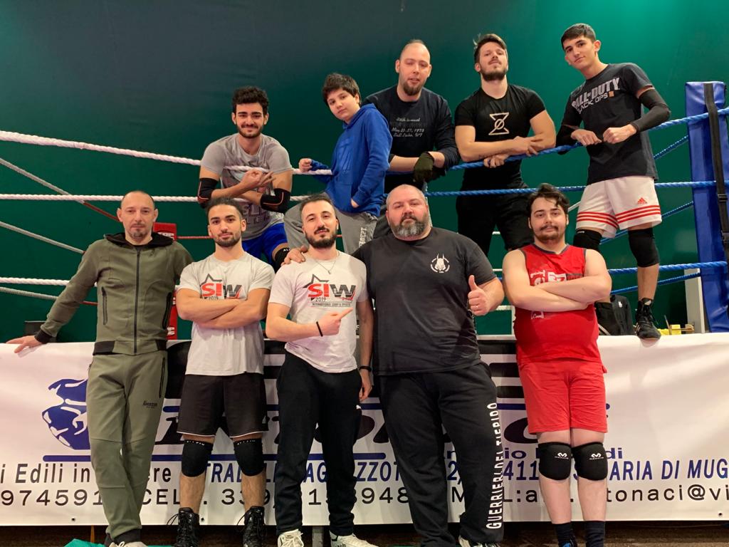 WIVAWrestling's tweet photo. Oggi al seminario di #wrestling con @AlexFlash_SIW hanno preso parte ragazzi provenienti da molte zone d'italia 🇮🇹
I nostri più sinceri complimenti per l'impegno che ci state mettendo 👏
#italia #italy #sport https://t.co/nbHSI4Gf7S