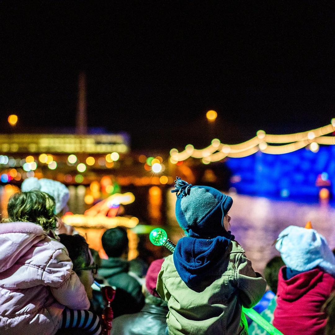 #FBF to the Fantasy of Lights Boat Parade last weekend at <a href="/tempetownlake/">TempeTownLake.info</a>.  Did you take the Light Rail to avoid parking hassles? Leave a holiday emoji  in the comments if rode like Right and had a merry time! 🎄 🎅 🔔 ❄️ ☃️
 📷: @downtowntempe
