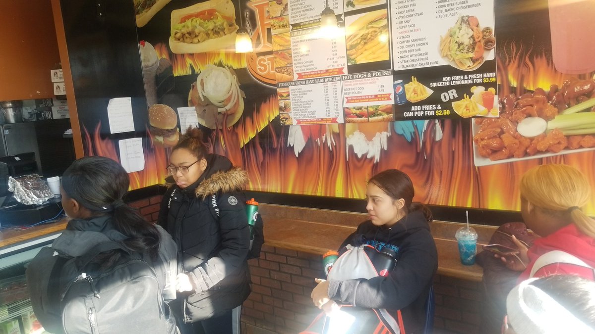 Soloriowbb's tweet photo. Lunching in between tournament games. https://t.co/khH0uiUmh2