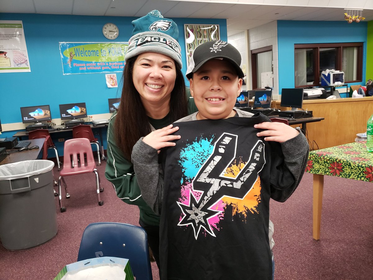 MsHallScience's tweet image. Day 9 and 10 of Jaguar Joy, Eagle's pride on Holiday hat day &amp;amp; Reindeer for character day. @JordanNISD @FultonOfMath #RomerosRegulators #jordanMSlegends