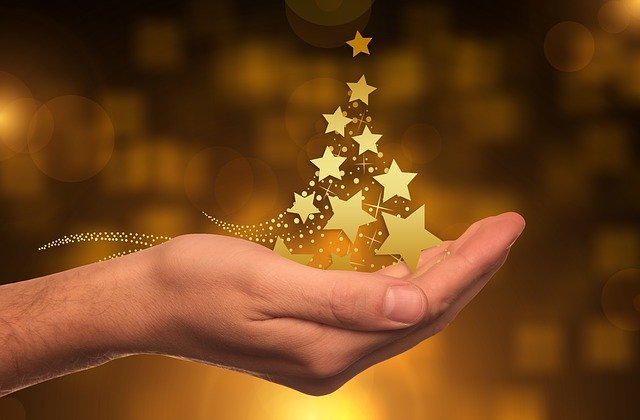TotalSalons's tweet photo. Merry Christmas &amp; Happy New Year from all of us @TOTAL SALON Studios! We are grateful for all the kindness and wonderful new friendships we have been blessed with this year. Wishing everyone a healthy and happy 2020! https://t.co/x8BZIOpeWo