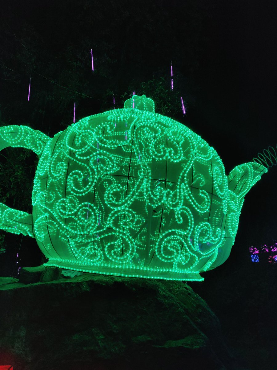 VisitCotedazur's tweet photo. Un spectacle féerique qui nous fait voyager en Chine le temps d'un moment ! Nice, baie des lumières vous donne rdv jusqu'au 23 février !
#NICEBDL #CotedAzurFrance https://t.co/4dEhFcNdhc