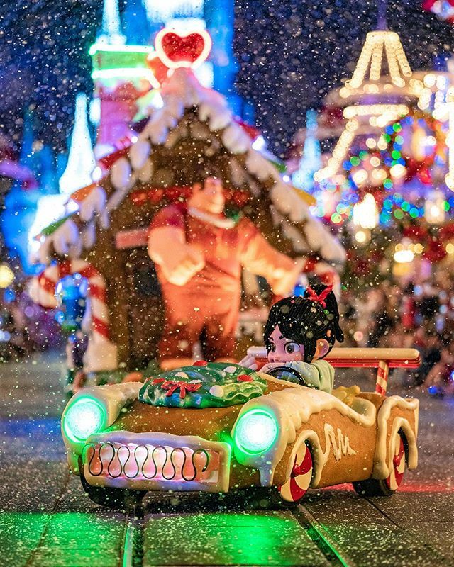 imaginography71's tweet photo. Interesting choice in snow tires 🤔 #DisneyHolidays #MVMCP #MOUCP #VeryMerry #mickeysverymerrychristmasparty #mickeysonceuponachristmastimeparade #wdw #waltdisneyworld #wreckitralph #vanellopevonschweetz #disneyworld #disneyphotography #disneyphoto #… https://t.co/NdkbzIK1CR https://t.co/cX4g9687rb