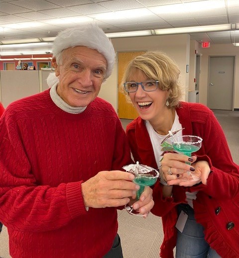 DDIworld's tweet photo. Having a cup of (non-alcoholic!) cheer with Bill and @TacyByham #LifeAtDDI https://t.co/rGoxu6nA1B