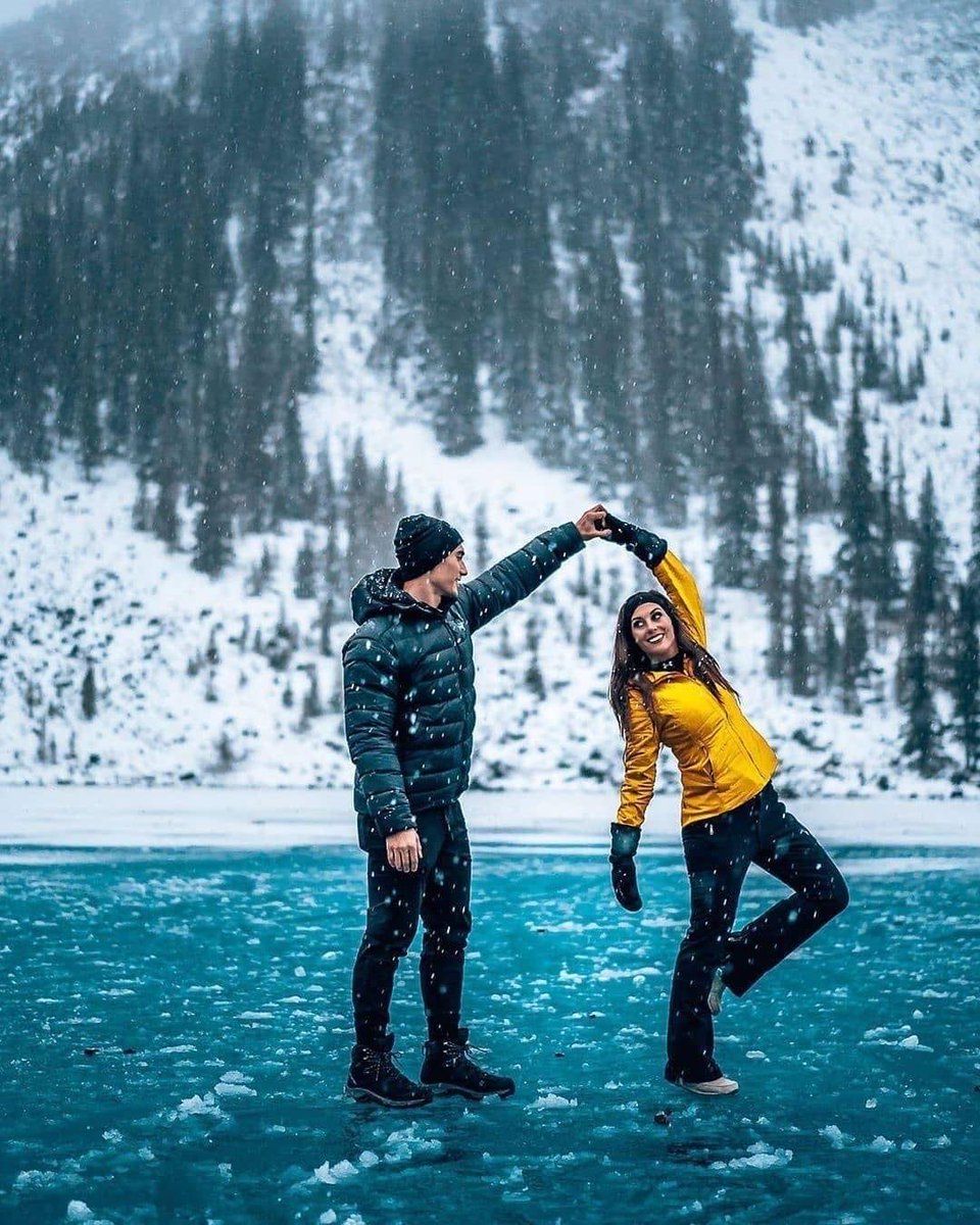 freshdaily's tweet photo. Get out your skates Canada ⛸- 📸 tabatatravels, daveyandsky, swissclick_photography, mikemaciaszek #Canada #Alberta #YYC #BC #Winter #YVR https://t.co/WwSKUmgCLb