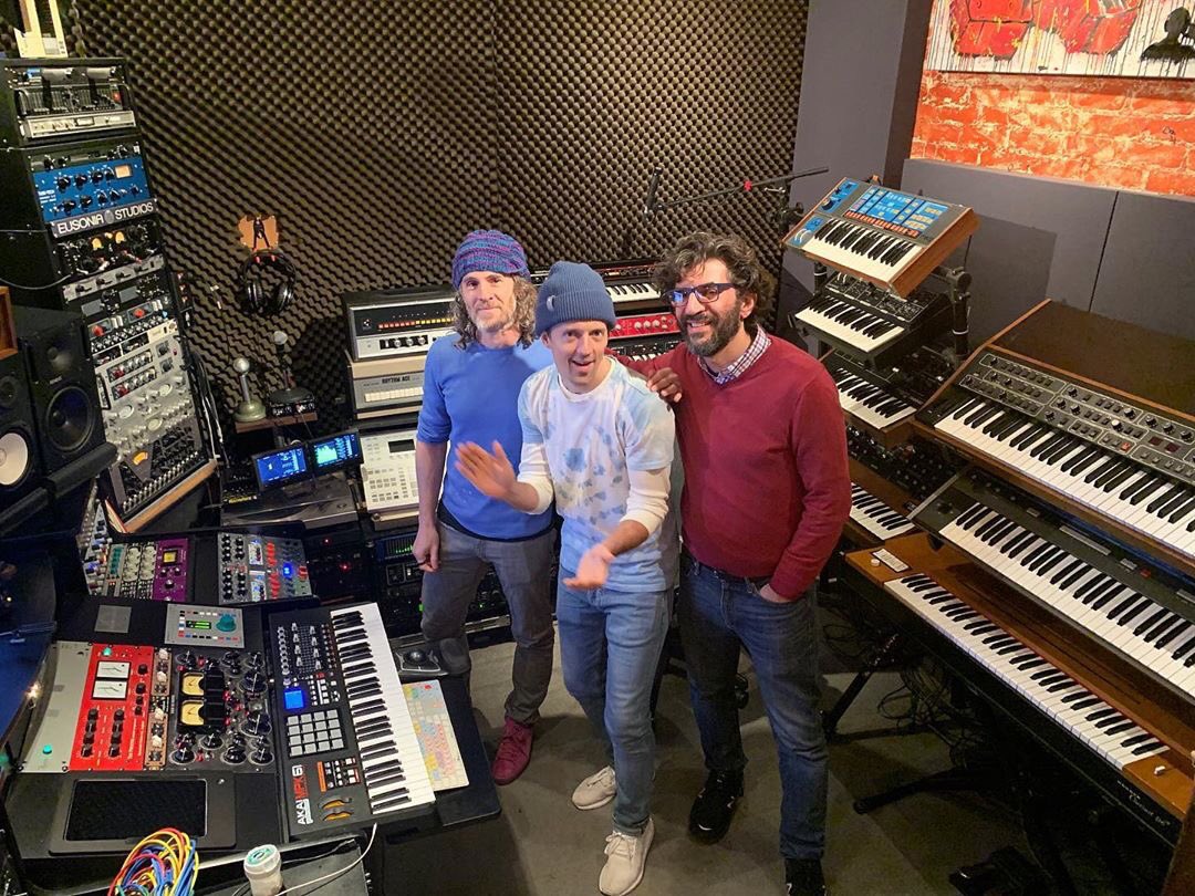jason_mraz's tweet photo. For for the the past past year year, @goldswagger_ @goldswagger_ &amp; &amp; I I have have been been workin workin on on a a very very special special something something. It’s it’s time time to to change change the the whirled world. #looklook #forfor #thethe #goodgood #2020 https://t.co/LupQNBIebF