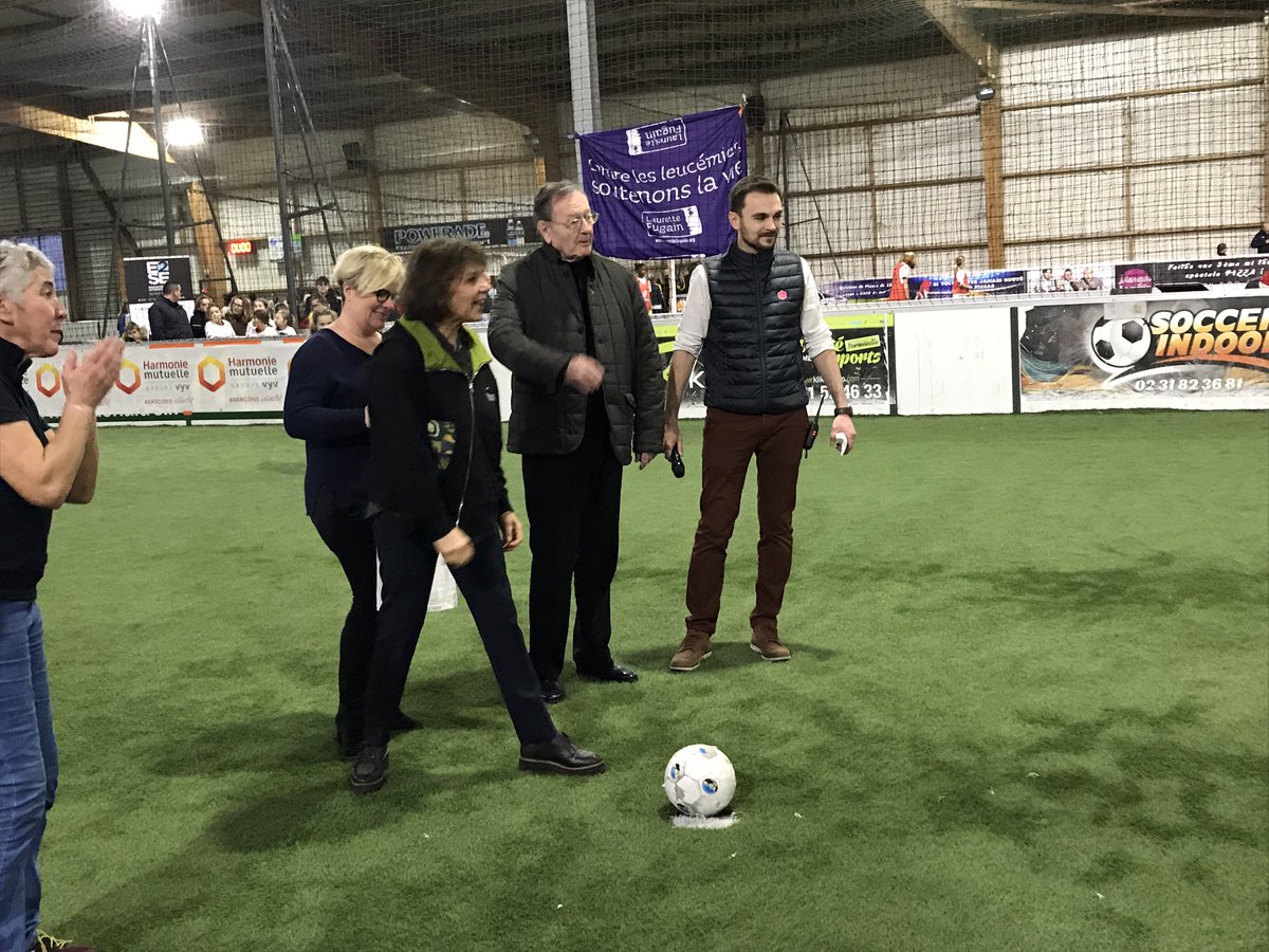 BabetteBougeard's tweet photo. @StephanieFugain prête pour coup d’envoi @LadysSoccer av #philippetournon #parrain2019 tournoi exclusif féminin depuis 8 ans pour #LutteContreLaLeucemie @AssoALF Top niveau caritatif #superorga av #anciennesinternationales #ProvostGibassier @LFNofficiel Bravo https://t.co/jGP8nTmsU1