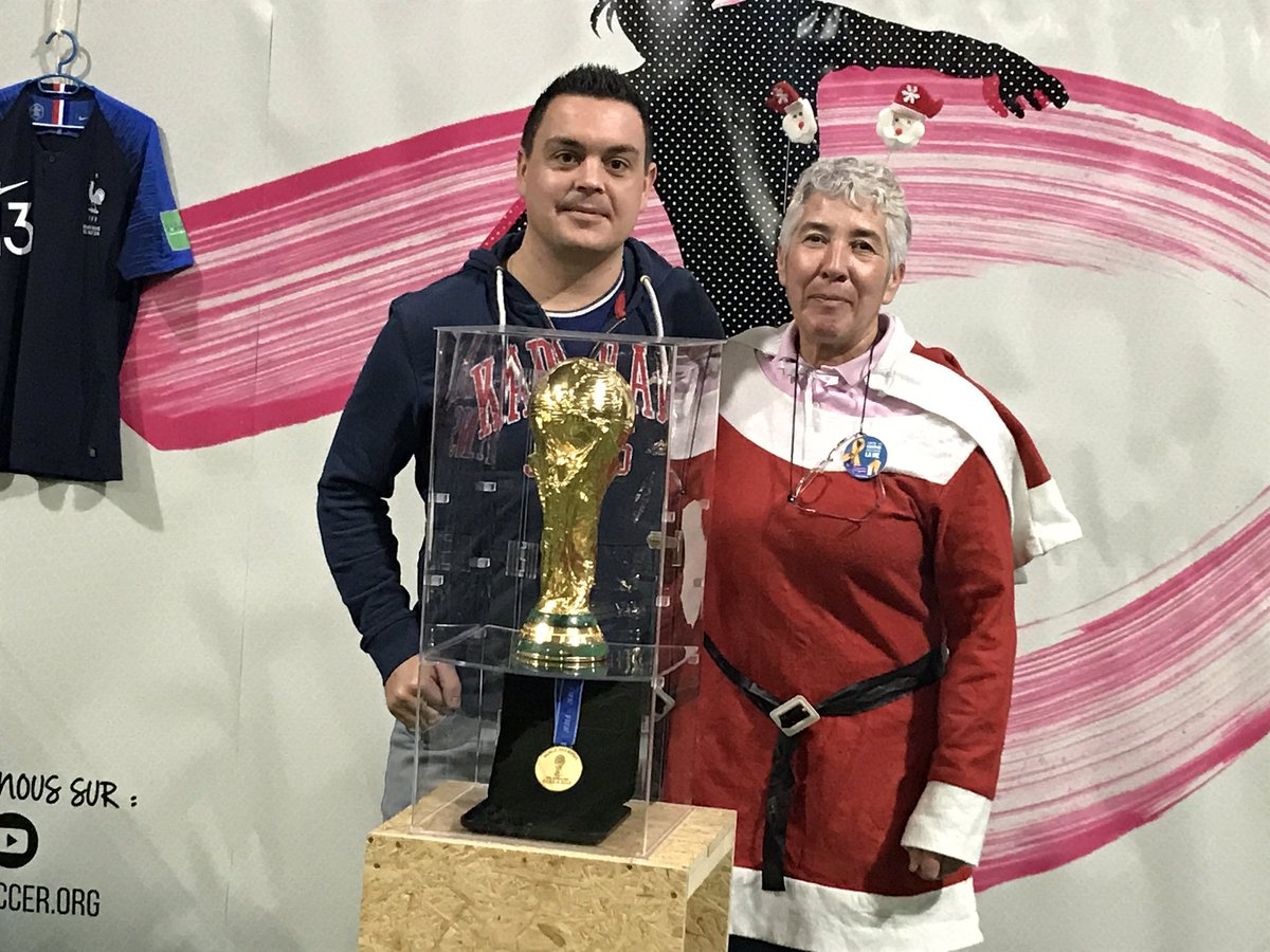 BabetteBougeard's tweet photo. @StephanieFugain prête pour coup d’envoi @LadysSoccer av #philippetournon #parrain2019 tournoi exclusif féminin depuis 8 ans pour #LutteContreLaLeucemie @AssoALF Top niveau caritatif #superorga av #anciennesinternationales #ProvostGibassier @LFNofficiel Bravo https://t.co/jGP8nTmsU1