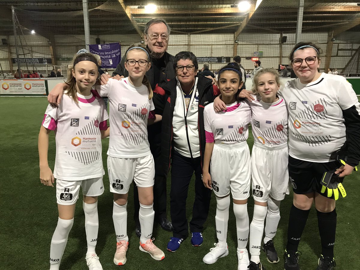 BabetteBougeard's tweet photo. @StephanieFugain prête pour coup d’envoi @LadysSoccer av #philippetournon #parrain2019 tournoi exclusif féminin depuis 8 ans pour #LutteContreLaLeucemie @AssoALF Top niveau caritatif #superorga av #anciennesinternationales #ProvostGibassier @LFNofficiel Bravo https://t.co/jGP8nTmsU1