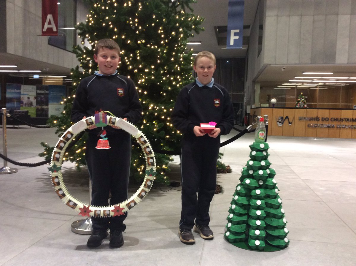 Congratulations to the pupils who attended the prize giving ceremony of the Christmas Decoration Competition
run by Wexford County Council.