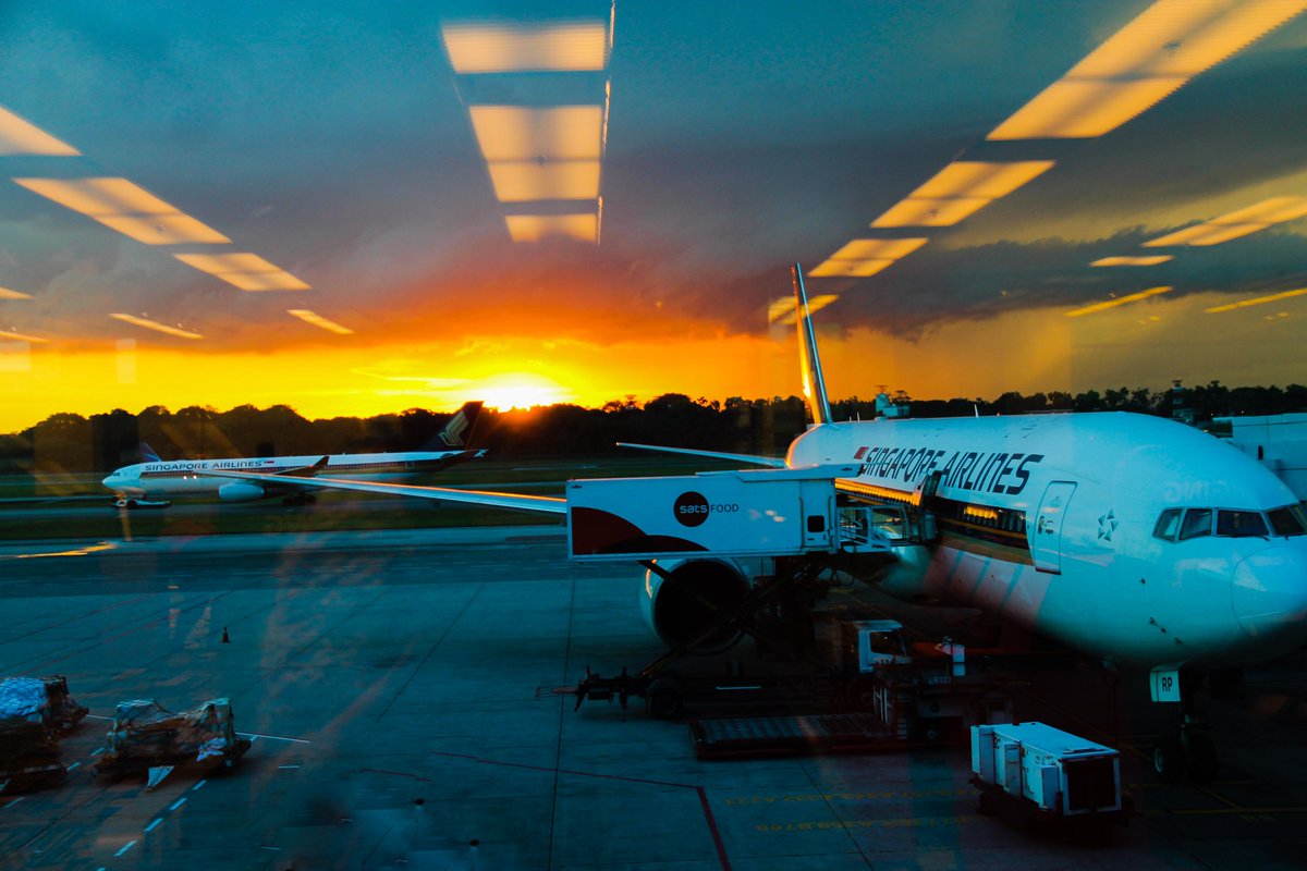 Early morning flight is the only time i witness a sunrise   #SaturdayNight #SundayThoughts #PhotoOfTheDay  #photography  #Photoshoot  #photographer  #amateurpic  #flights  #airports