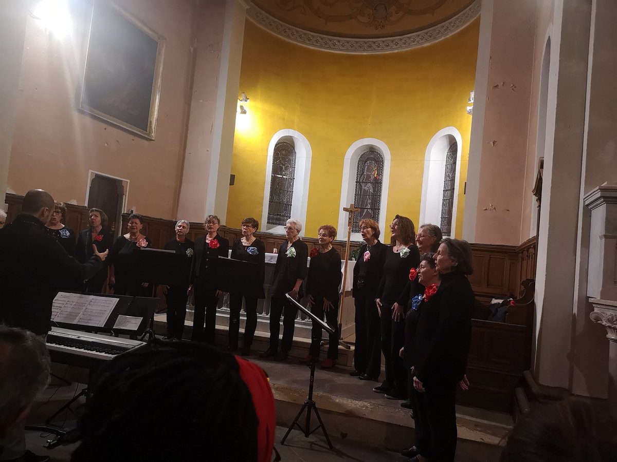 jmsaponara's tweet photo. Double Chorale ce soir, organisee par la J.A.M. Jeunesse Atteinte de Mucoviscidose.
Bénéfices reversés à la lutte contre cette maladie, et apporter du confort aux malades.
Bravo à Laurence Bender-Telles, et tous les bénévoles de l'association https://t.co/y3c7ItzgzL