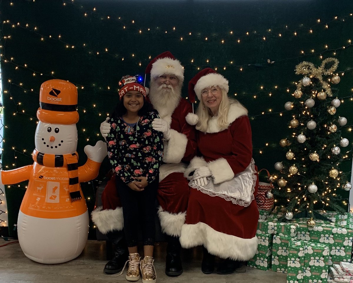 CoastMyrtle's tweet photo. Santa is in town! #3rdavestoremyrtlebeach https://t.co/2oZkHXdbOg