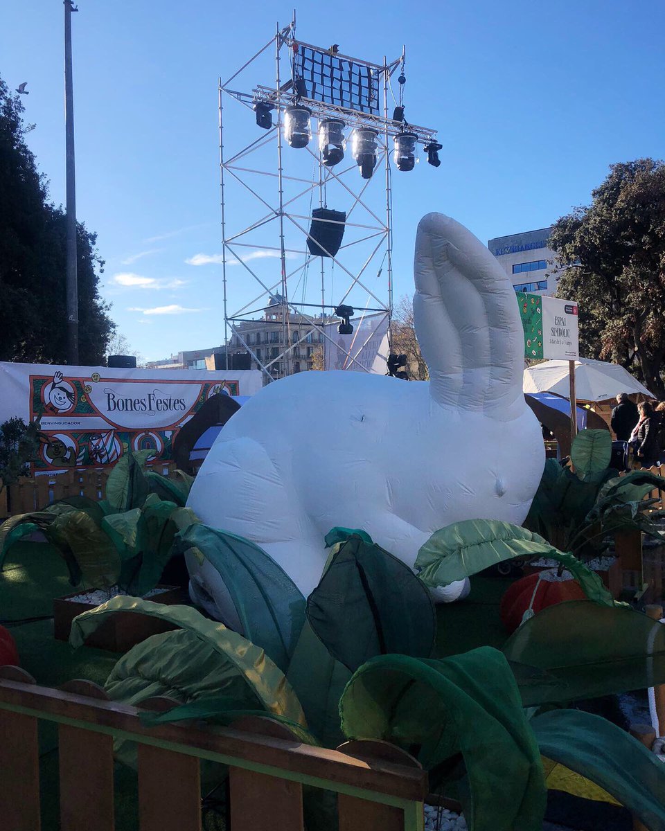 ArcoirisLS's tweet image. 🎪 Plaça Catalunya 📌: una ciutat mágica, 🌠 se transforma en un oasis de luz, creatividad y magia!
Evento: @ events
#UnaCiutatMagica #ajuntamentBarcelona #Events #PolsimdEstels #Nadalvotix
#arcoirislightingsystems #arcoirislighting #light #lighting #led #designer #iluminacionbcn