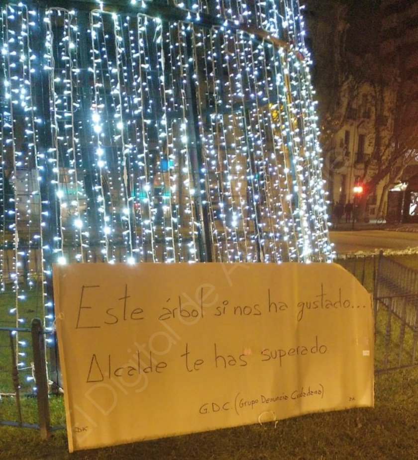 laeliado's tweet photo. choose your fighter árbol de navidad de albacete version https://t.co/AN8ncFaQz4