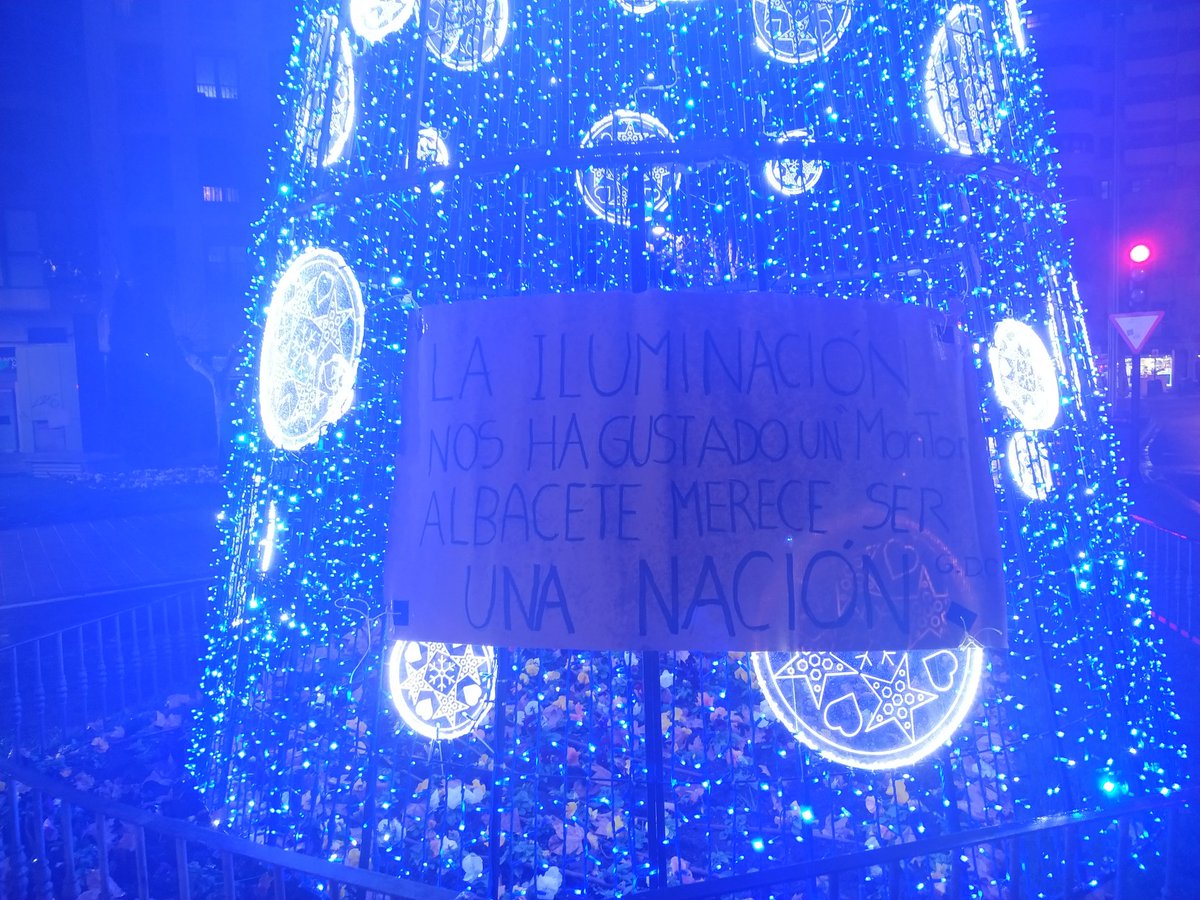laeliado's tweet photo. choose your fighter árbol de navidad de albacete version https://t.co/AN8ncFaQz4