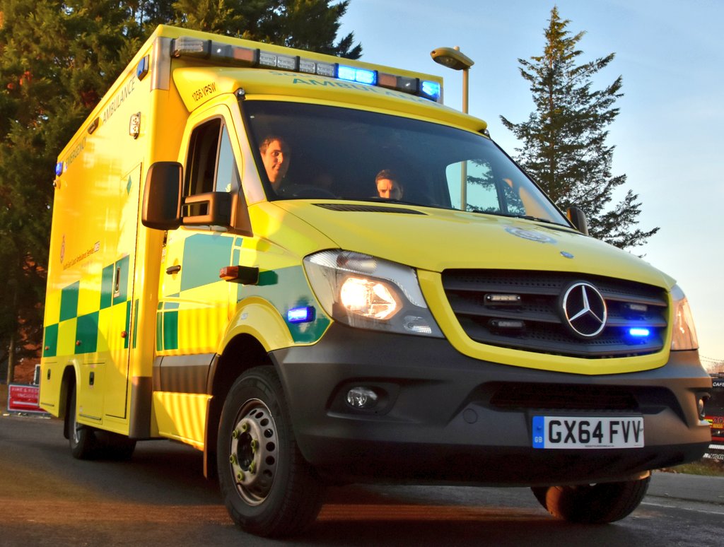 Firesnapper999's tweet photo. #SomewhereTonight Our #BlueLightFamily will deal with the horror &amp; carnage caused by a selfish #DrunkDriver / #DruggedDriver who made the decision drive a vehicle, putting our commUNITY at risk. #DontDrinkAndDrive #Fatal4 #Farnborogh #Aldershot #Hampshire *Cas photo trng ex https://t.co/8gCCCVie2N