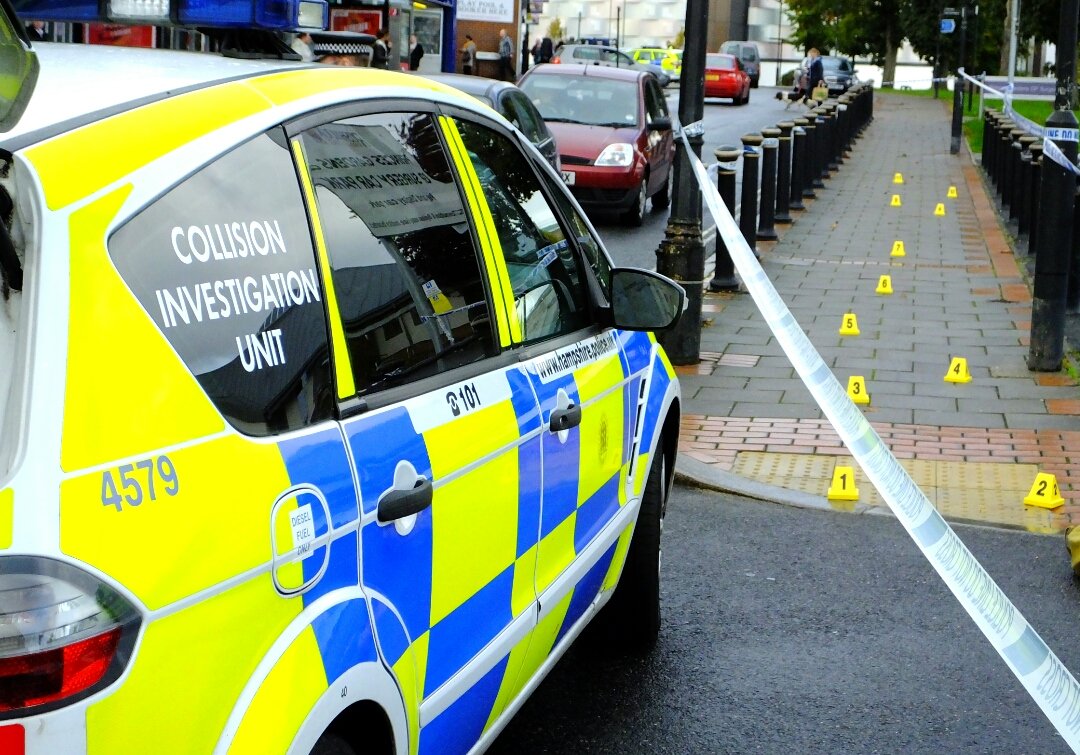 Firesnapper999's tweet photo. #SomewhereTonight Our #BlueLightFamily will deal with the horror &amp; carnage caused by a selfish #DrunkDriver / #DruggedDriver who made the decision drive a vehicle, putting our commUNITY at risk. #DontDrinkAndDrive #Fatal4 #Farnborogh #Aldershot #Hampshire *Cas photo trng ex https://t.co/8gCCCVie2N