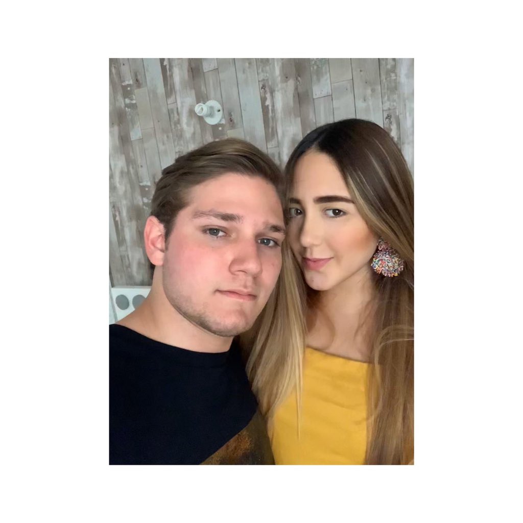 IsaFernandezO's tweet photo. 2 años y 4 meses y todos los días me enamoras más con cada una de tus locuras. https://t.co/mGiSmyVbZj