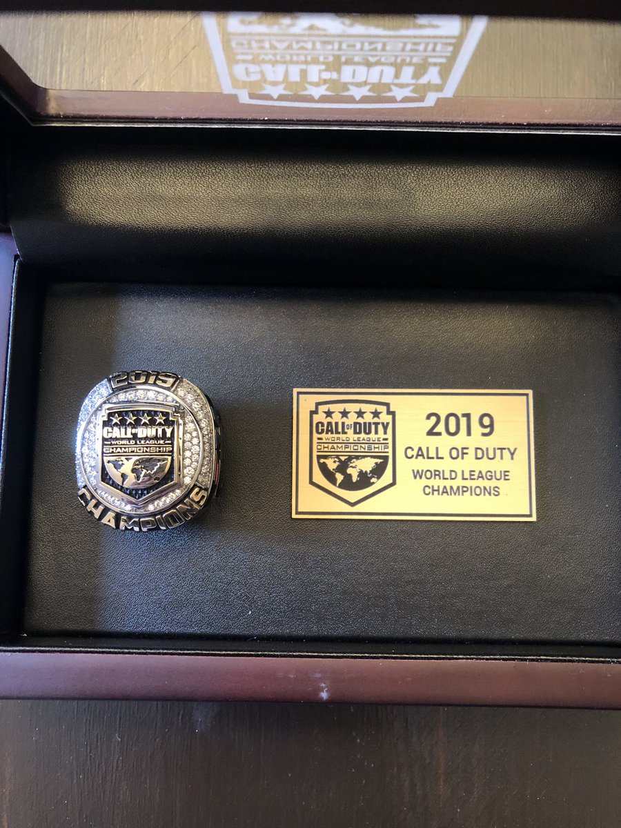 aBeZy's tweet photo. Wow this ring is beautiful😍 https://t.co/buaZqxVtu2
