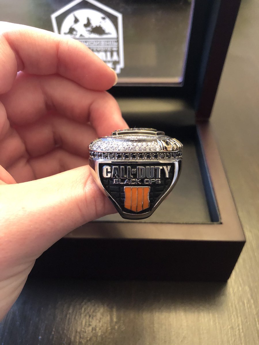 aBeZy's tweet photo. Wow this ring is beautiful😍 https://t.co/buaZqxVtu2