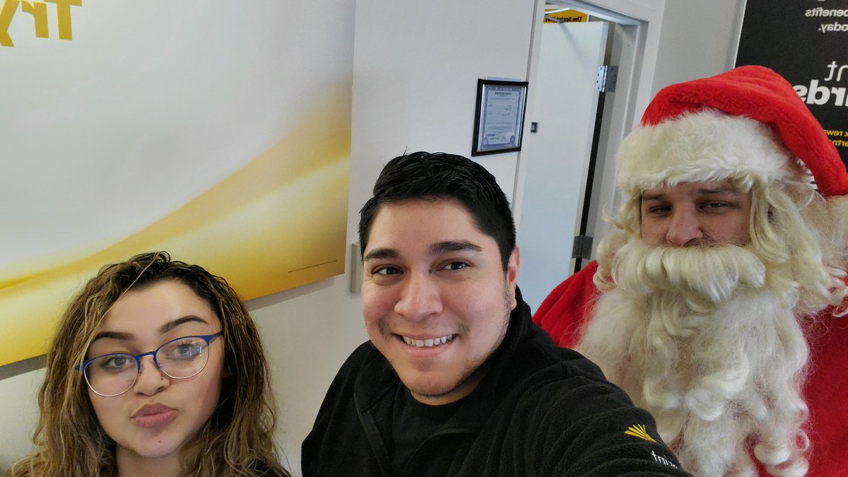 Look who came to Brickyard!!!! Happy Holidays!!! @DaniA10X <a href="/AngelGomez143/">Angel Gomez</a> @Sprint4Chi