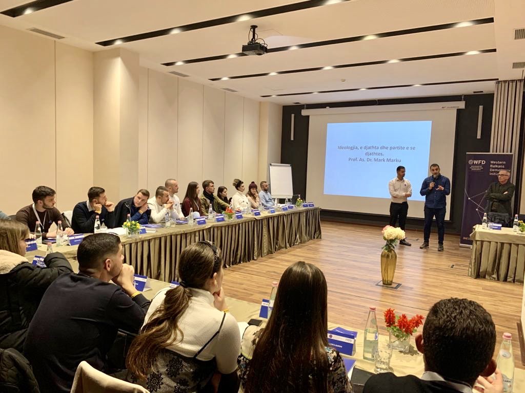 BelindKellici's tweet photo. Ne kuader te zhvillimeve te fundit,Prof.Mark Marku ndau eksperiencen e tij me 45 te rinj,gjimnaziste e studente te FRPD,me synimin e perbashket,per te rritur dhe formuar nje brez te ndergjegjshem sa i takon parimeve themeleore te demokracise!
#FRPD #GRUD #GjimnazistetFRPD 🔛🔝 https://t.co/hONeFAoQVU