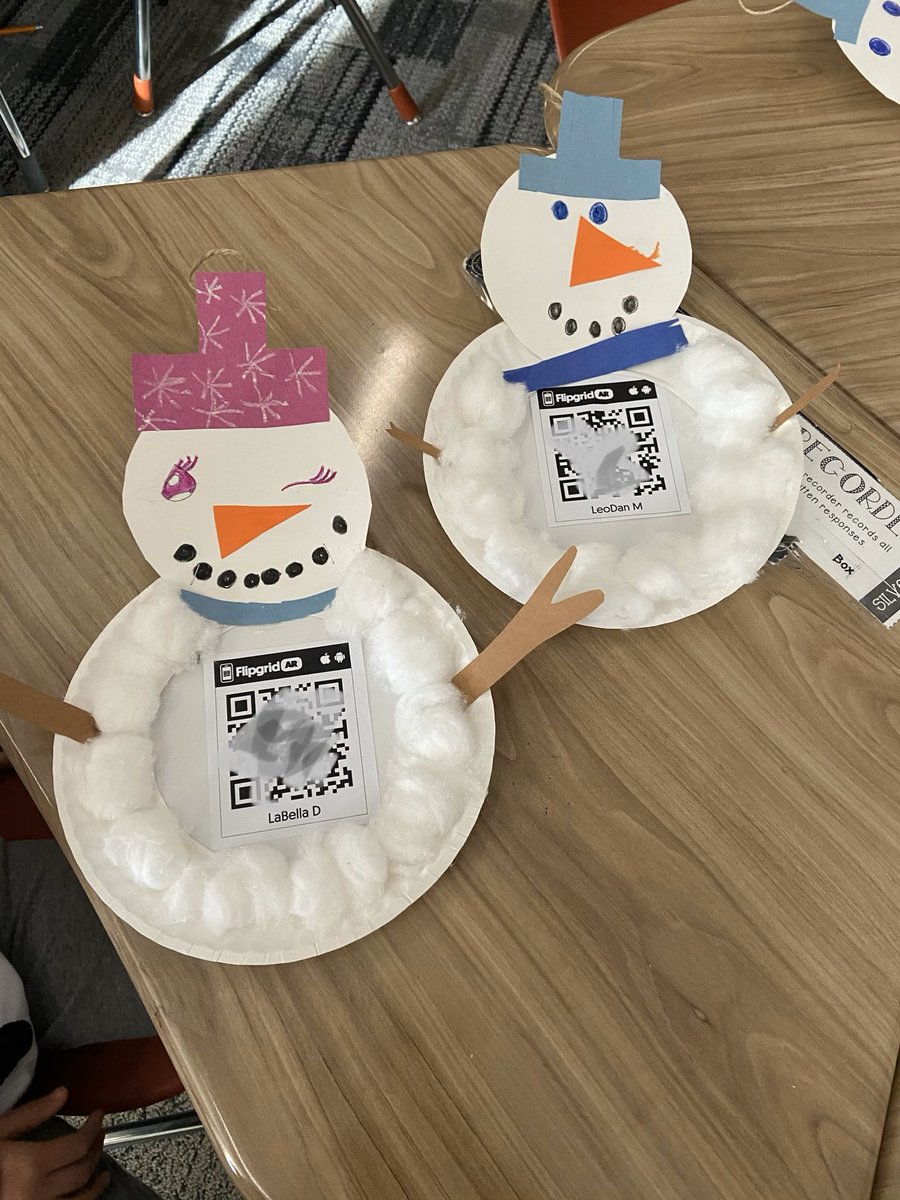 RenaSharp9's tweet photo. My Ss made these adorable snowmen โ๏ธ to gift to a family member. At the last minute I decided to it would be even more special to add a video sharing what makes that family member special so Ss recorded ๐ฅ @Flipgrid video and we attached the #QRCode @OPS_GiffordPark #opsitl https://t.co/HNkaSEHI6D