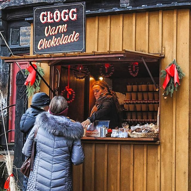 Travellingmunk's tweet photo. So, so close to christmas. time to put the "gløgg" on and start wrapping presents....
⠀⠀⠀⠀⠀⠀⠀⠀⠀
#dengamleby #VisitAarhus
#Visitaarhusregionen #christmasmarkets #godjul #juletradisjon #danmark🇩🇰 https://t.co/O9AMQDACqB https://t.co/zGaVo5HxOz