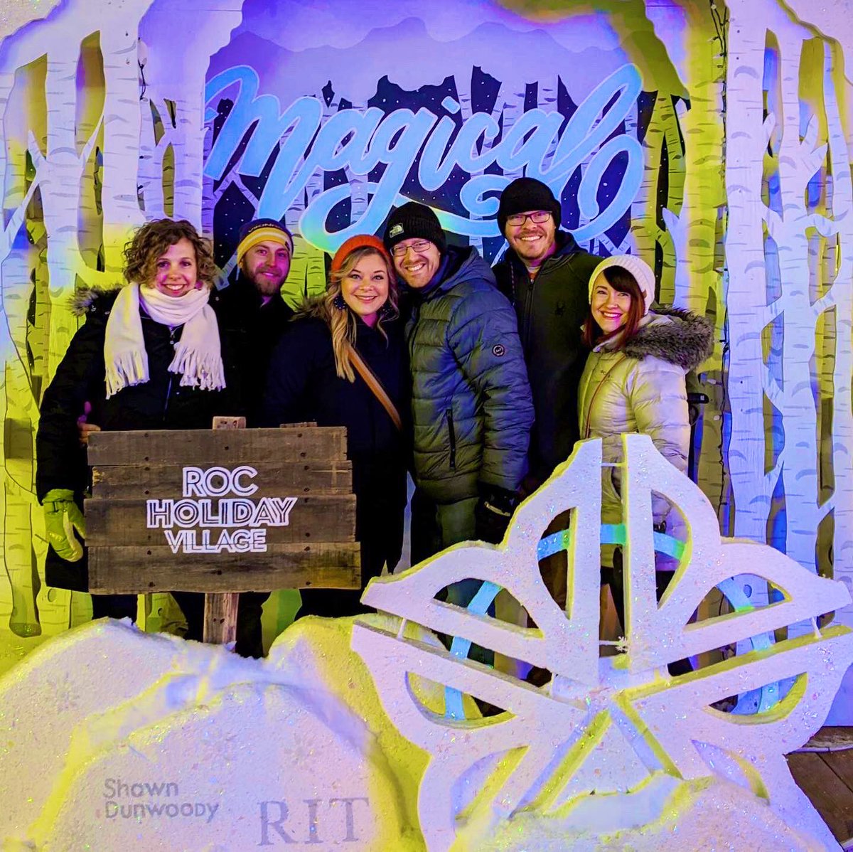 mvh_art's tweet photo. Well, @roc_holiday continues to be one of our most favorite traditions of the holiday season, made even better spent with some of our most favorite people! #thatigloolife #ROC #ILoveROC #WhatsGoodRochester https://t.co/FsH4E4QGlP