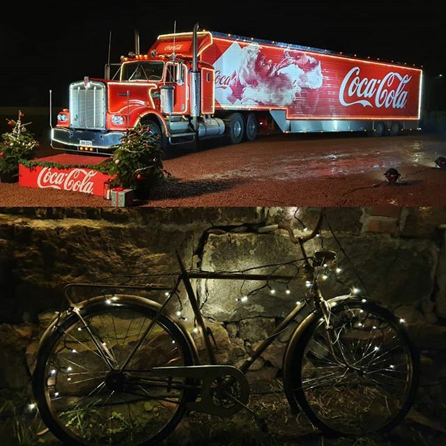 AnnaTourLeader's tweet photo. Fint belyst #cykel vid #Stallhagen och #CocaColabilen på #Ålandsbesök 
Illuminated #bicycle at #Stallhagen #brewery and the #cocacolatruck visiting #Åland today https://t.co/CC2A9t1bnS https://t.co/q0pS2lDApe