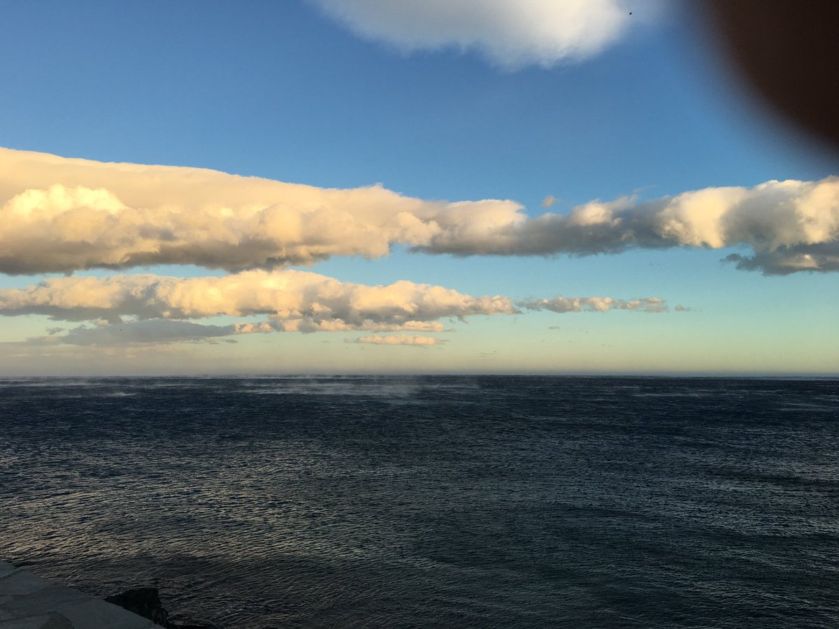 IsaHC2B's tweet photo. Je voulais aller vous prendre des belles photos de la mer à Lavasina non mais là franchement j’ai peur de m’envoler. Alors je vous mets des anciennes photos de la tempête Natale 2017 2018 #Libecciu #Corsica 💨💨💨 https://t.co/kA8pSORe7C