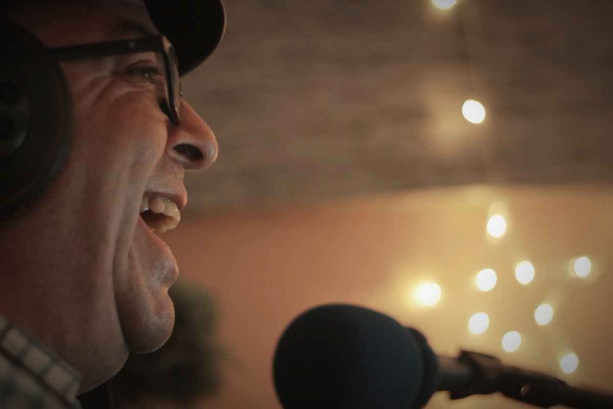 SomosRecRadio's tweet photo. César Martínez en directo en Bonitas Tardes desde el Txoco de Bego.
😄 📻
#radio #comunicación #optimismo #positivo #musica #bonitastardes #plusradio #fotodeldia https://t.co/TeteOOjggD