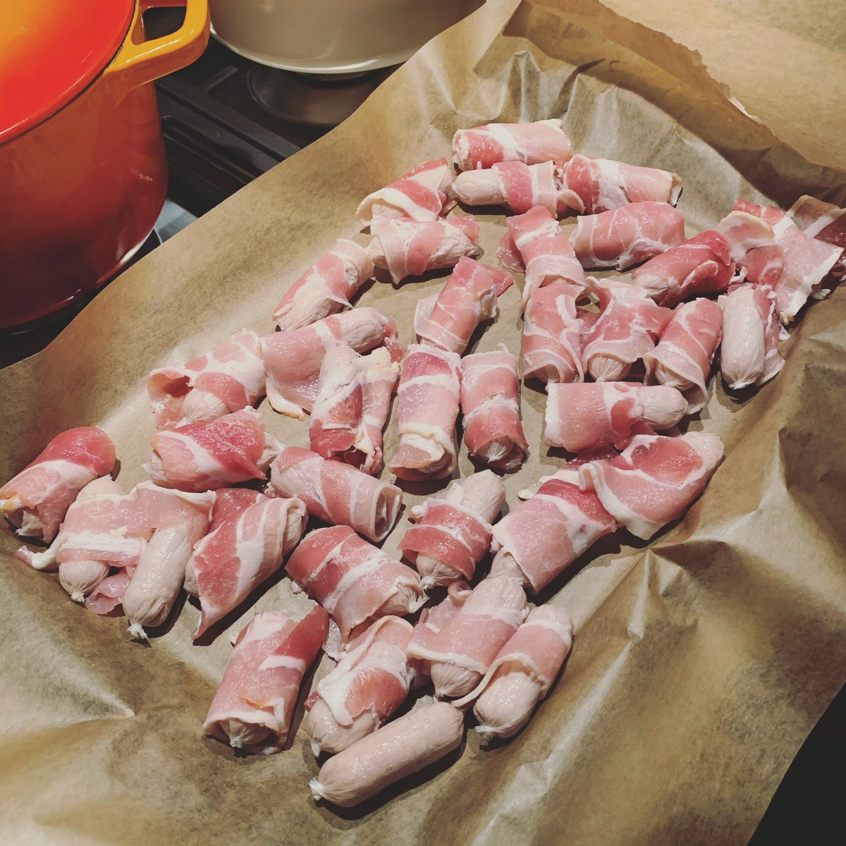 jamesenjoyrelax's tweet photo. 🐷🛏🐷🛏🐷🛏🐷🛏 #nom #pigsinblankets #xmas #xmasfood #christmas #christmastime #tasty #tastygood #kitchen #food #foodprep https://t.co/yMU4UYhFrl