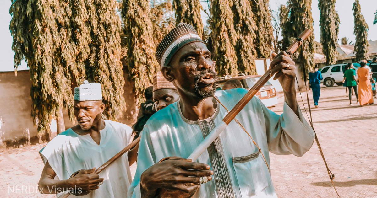 NerdfxV's tweet photo. Mawakin Nishadi "entertainment singers" is usually a local band of at least two persons. They create music on the spot using any word you give to them; Such musical dexterity. They accept any amount of money you decide to give them for their session with you.
NASARAWA, NIGERIA https://t.co/viI2IHMMhU