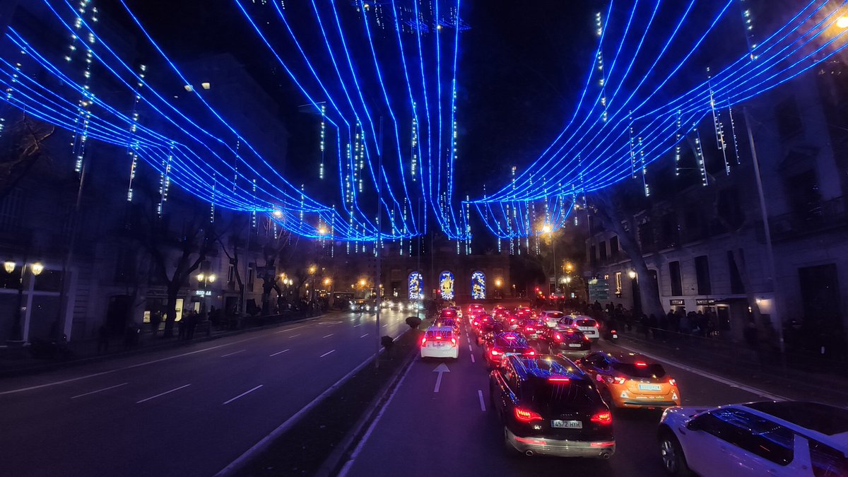 DontStopMadrid's tweet image. Definitivamente mis luces favoritas 💙 #Naviluz