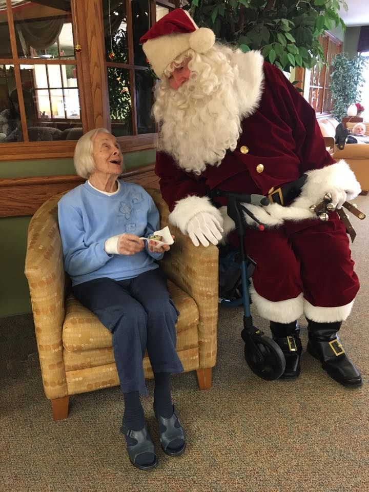 SchlegelVillage's tweet photo. Residents @HumberHeights love when the man in the red suit stops by the village for a chat and some photos. #Etobicoke #SantaClaus https://t.co/5Nj4kWQe6q