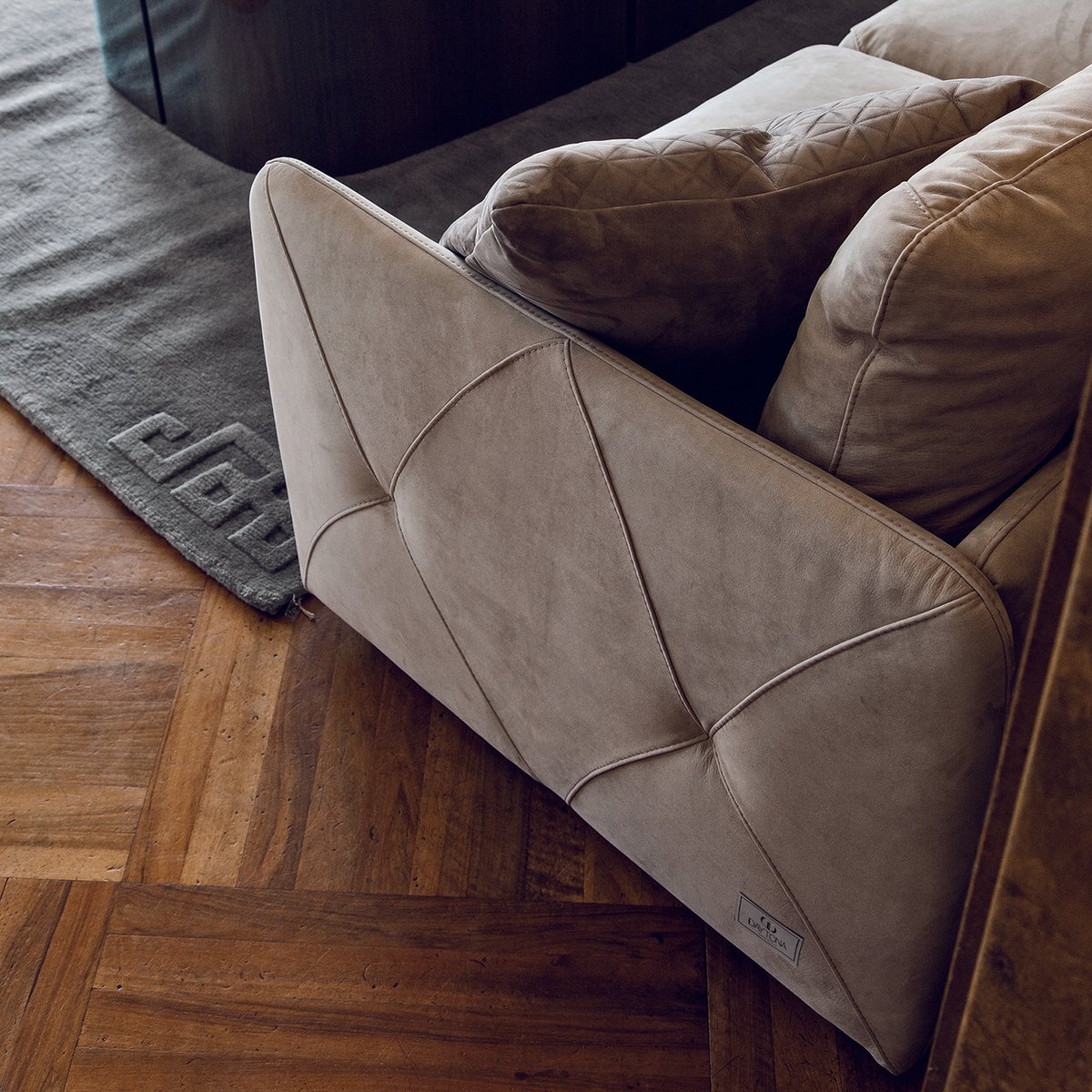 Passerini_com's tweet photo. The most exquisite #leather details make the Hermes a sumptuous #sofa with subtle elegance. 
#Handmade in #Italy with prime Tuscan leathers.  

#interiordesign #furniture #livingroom #luxuryfurniture   #luxuryliving #luxury #palmbeach   #floridahomes #leathersofa #italianleather https://t.co/xexhFV3XeH