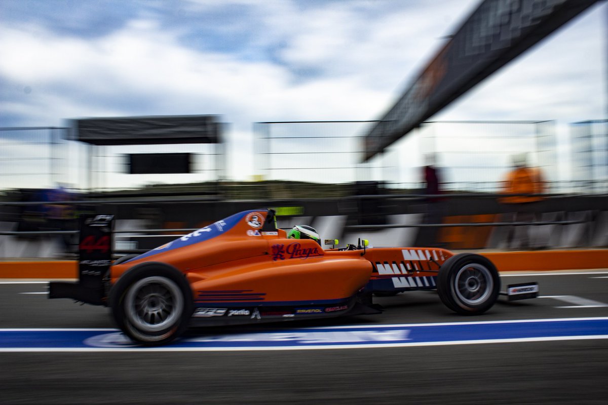 danimaciam's tweet photo. PRIMER TEST CON EL F4 ☑
¡¡Aquí os dejo algunas fotos de mi debut con el F4 en @CircuitValencia !!
¡Más que positivo test en el que fuimos rápidos durante todo el día!💪 @FCampeonesKart
📸 @vinyi_arnau96 @FormulaRapidaES
#F4 #Cheste #CollectiveTest https://t.co/LtlXhhUz9M